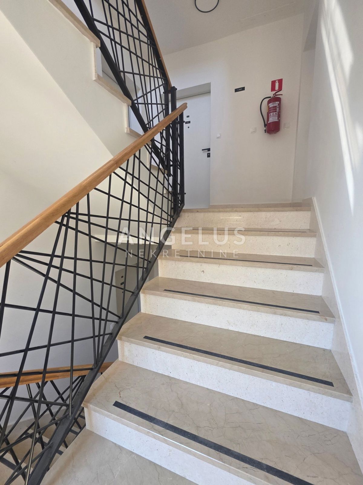 Hrvaška, Solin - Luksuzno dvosobno stanovanje na mirni lokaciji, 61 m2, PRODAMO
