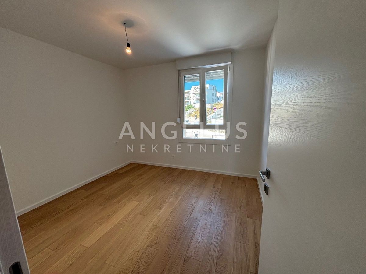 Hrvaška, Split Žnjan - NOVOGRADNJA, trisobni apartma z dvema parkirnima mestoma in pogledom na morje, 79.05 m2