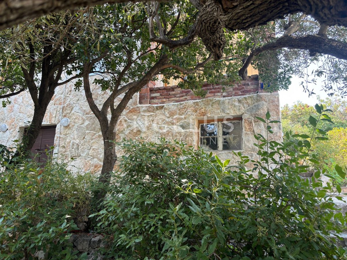 Hrvaška, Brač, Bobovišća - lepa kamnita hiša z odprtim pogledom