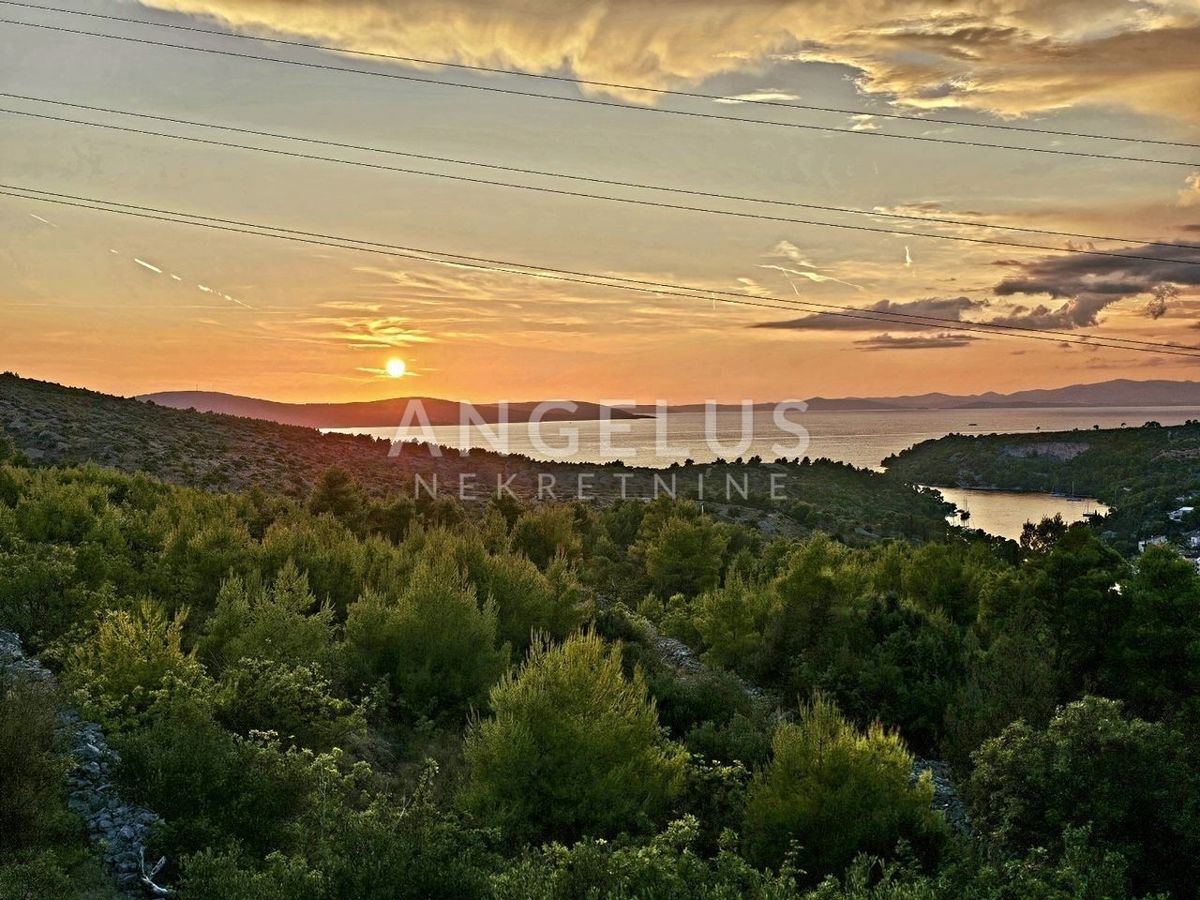 Hrvaška, Brač, Bobovišća - lepa kamnita hiša z odprtim pogledom