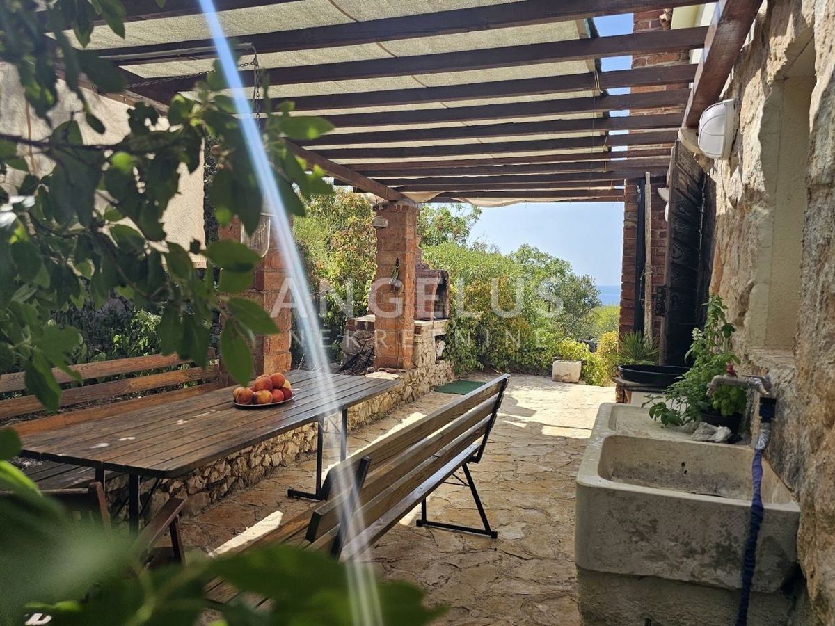 Hrvaška, Brač, Bobovišća - lepa kamnita hiša z odprtim pogledom