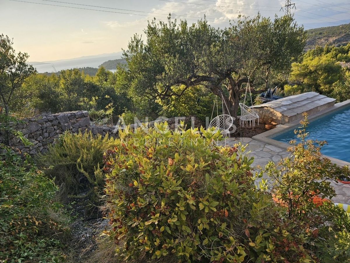 Hrvaška, Brač, Bobovišća - lepa kamnita hiša z odprtim pogledom