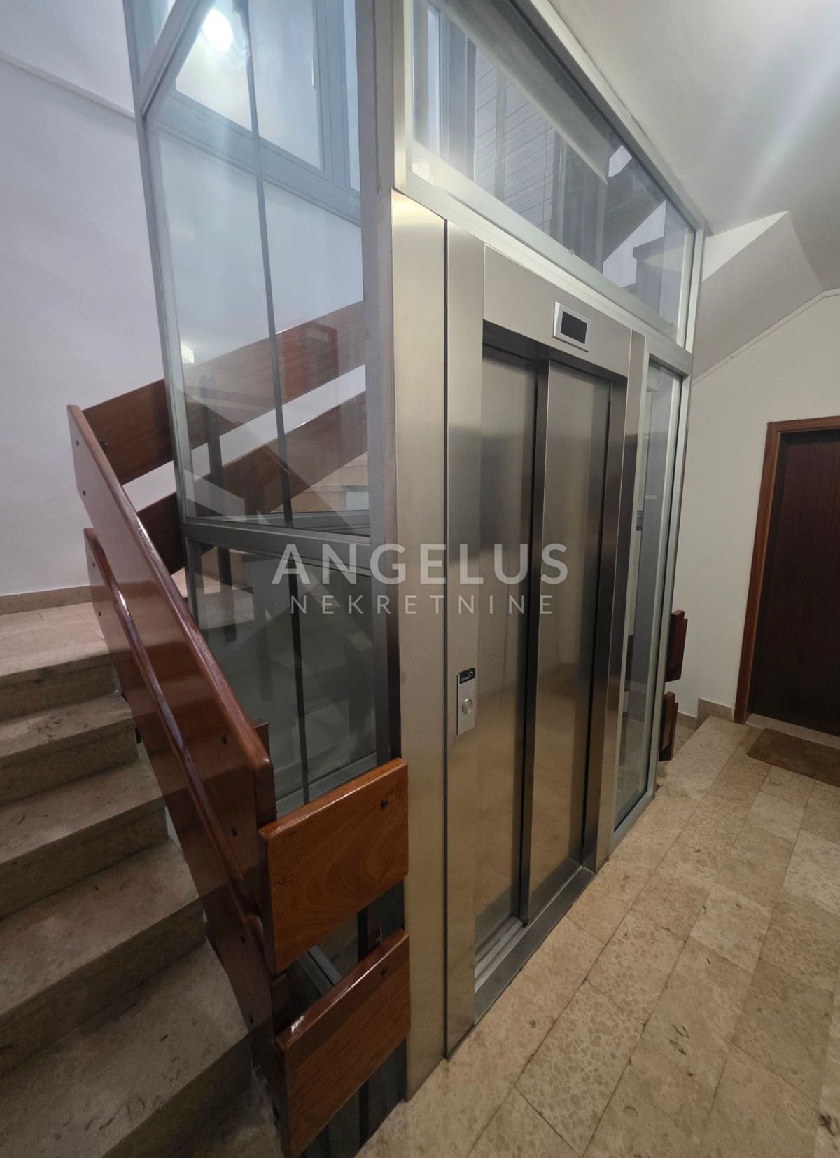 Split, Bačvice - trosobno stanovanje 108 m2, garaža 43 m2