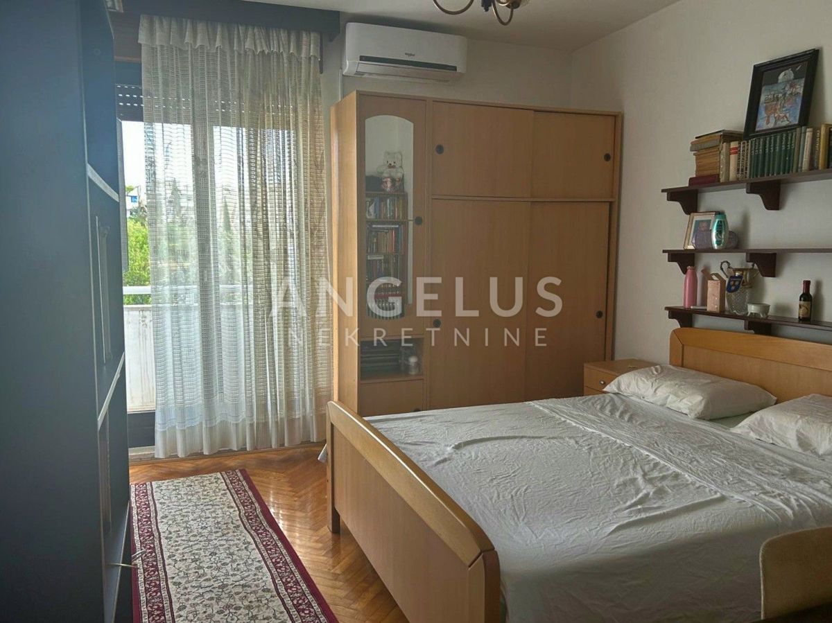 Split, Bačvice - trosobno stanovanje 108 m2, garaža 43 m2