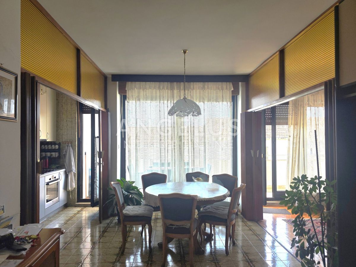 Split, Bačvice - trosobno stanovanje 108 m2, garaža 43 m2