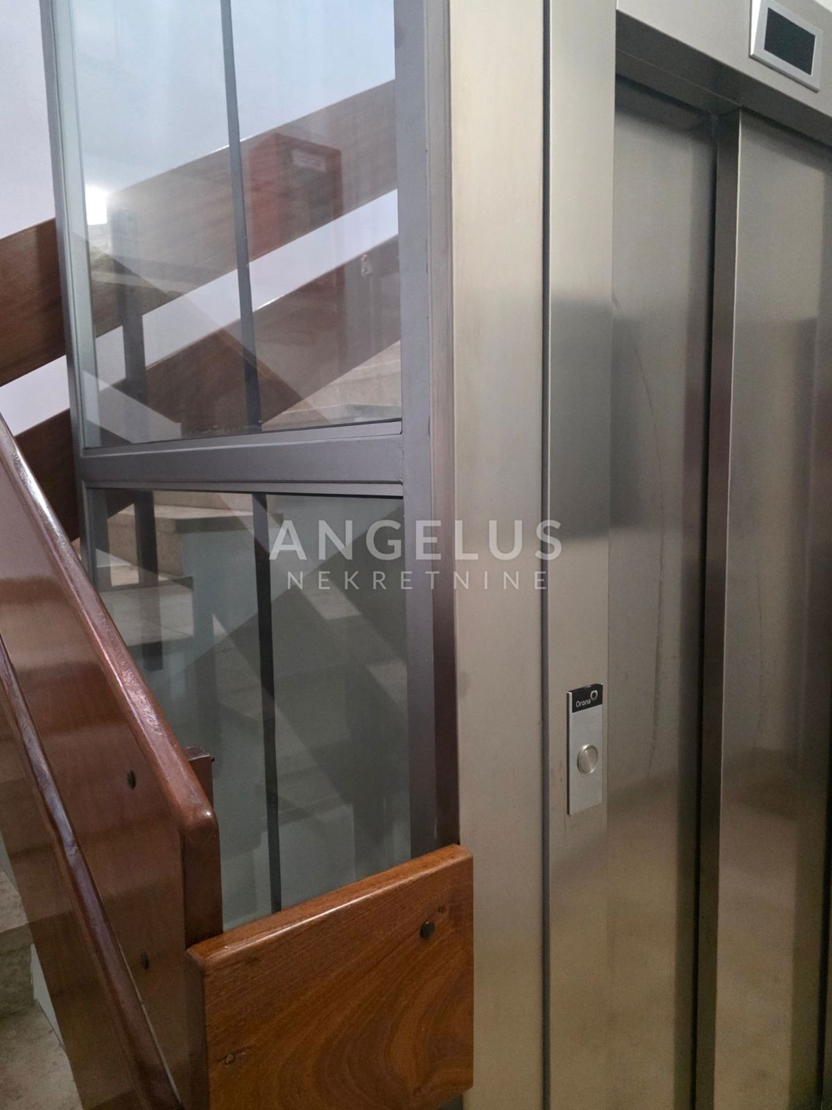 Split, Bačvice - trosobno stanovanje 108 m2, garaža 43 m2
