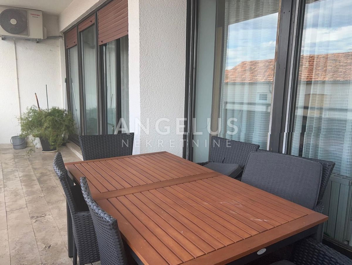 Split, Bačvice - trosobno stanovanje 108 m2, garaža 43 m2