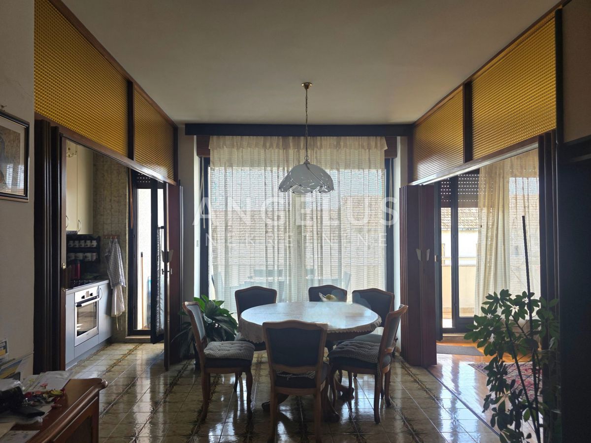 Split, Bačvice - trosobno stanovanje 108 m2, garaža 43 m2