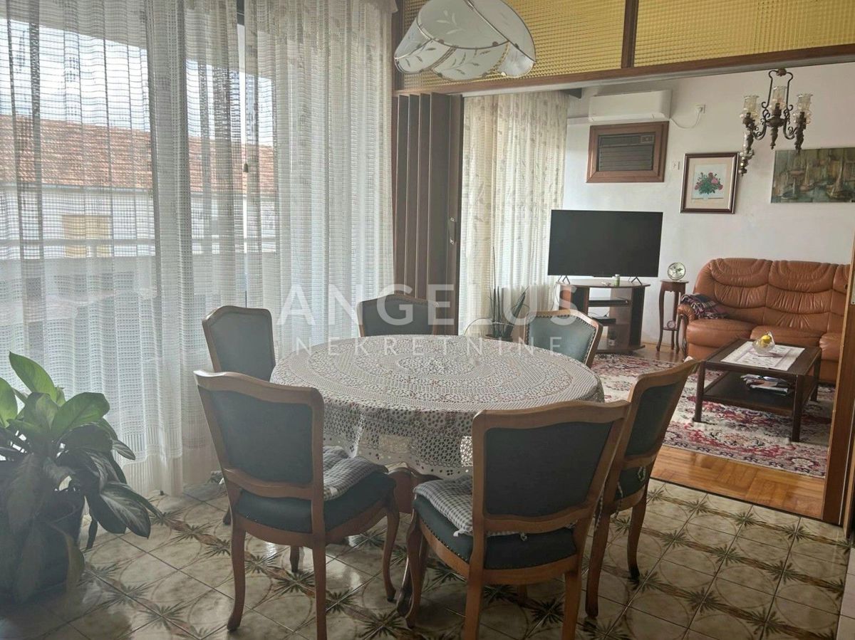 Split, Bačvice - trosobno stanovanje 108 m2, garaža 43 m2
