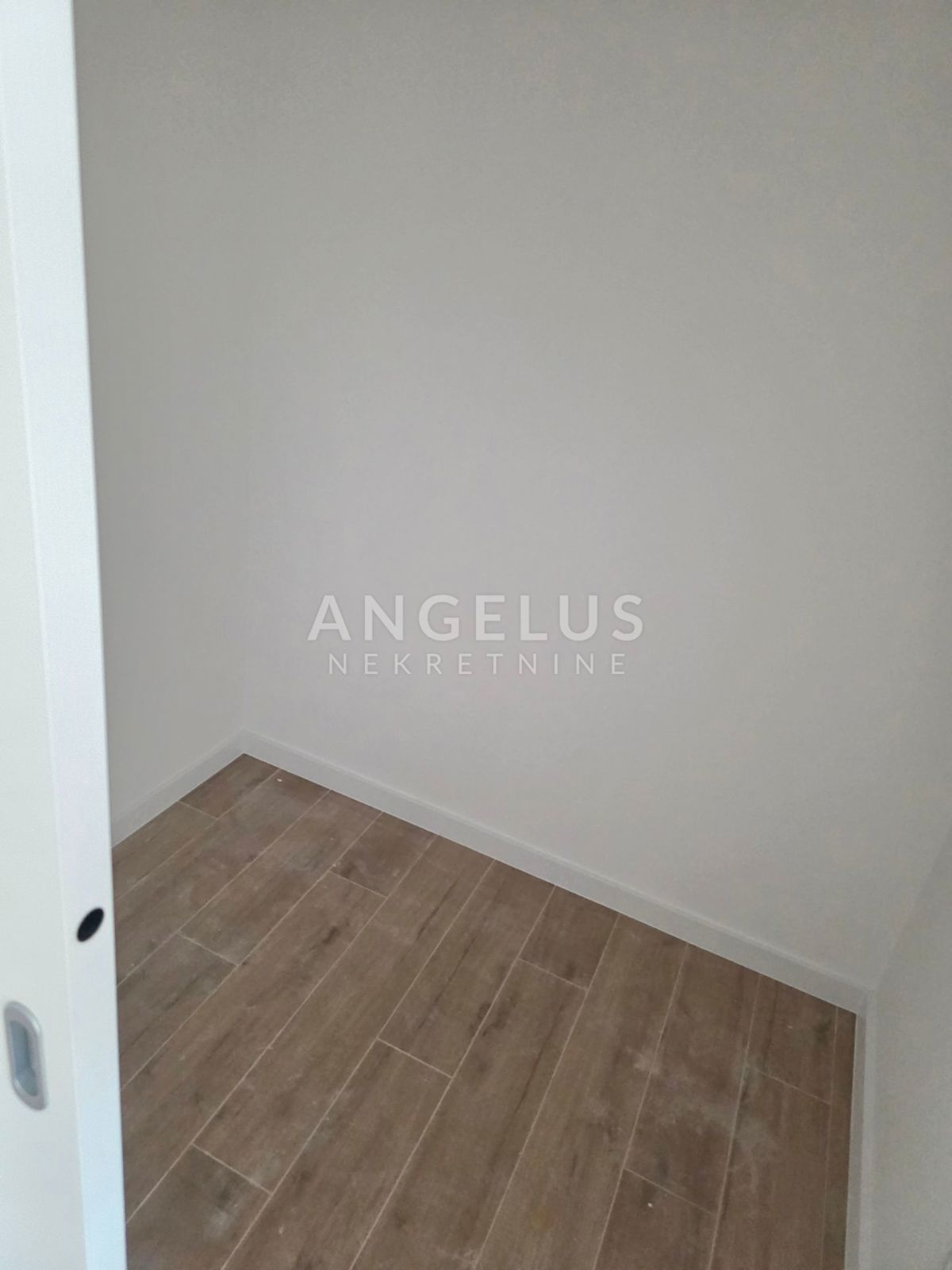Strožanac, Podstrana - PENTHOUSE 3 stanovanje, 2 parkirišče PRODAMO