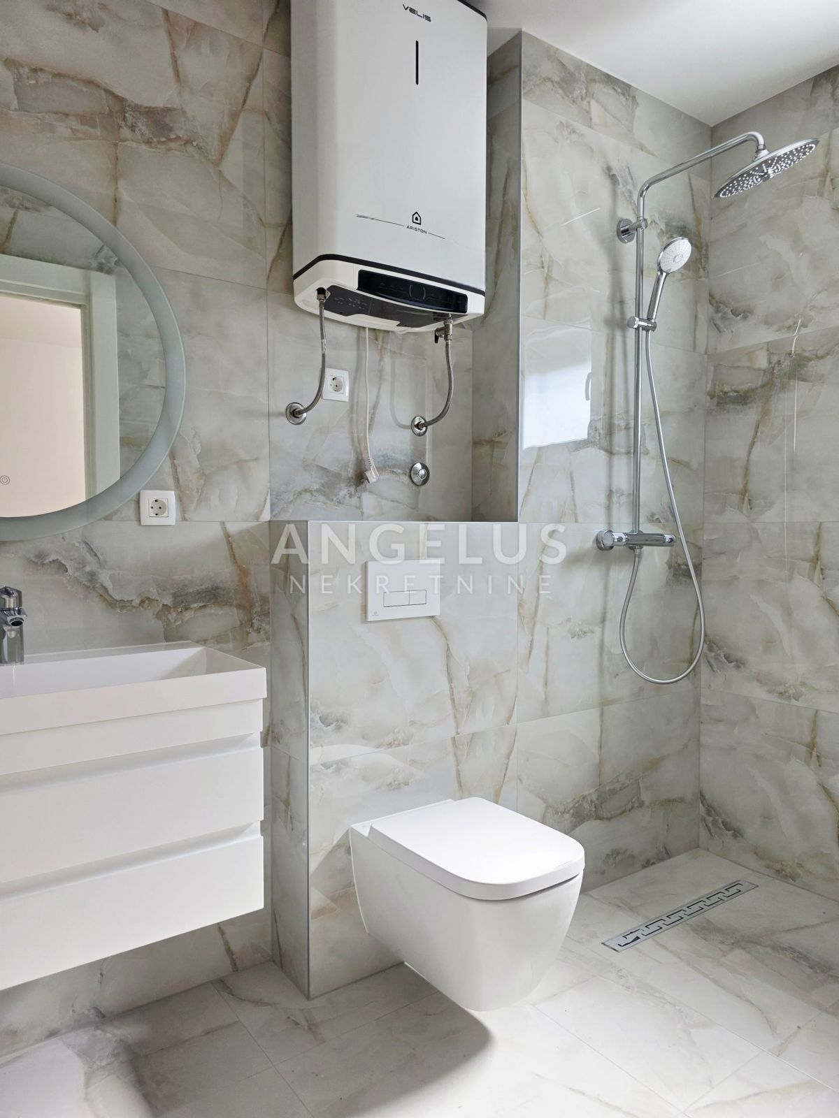 Strožanac, Podstrana - PENTHOUSE 3 stanovanje, 2 parkirišče PRODAMO