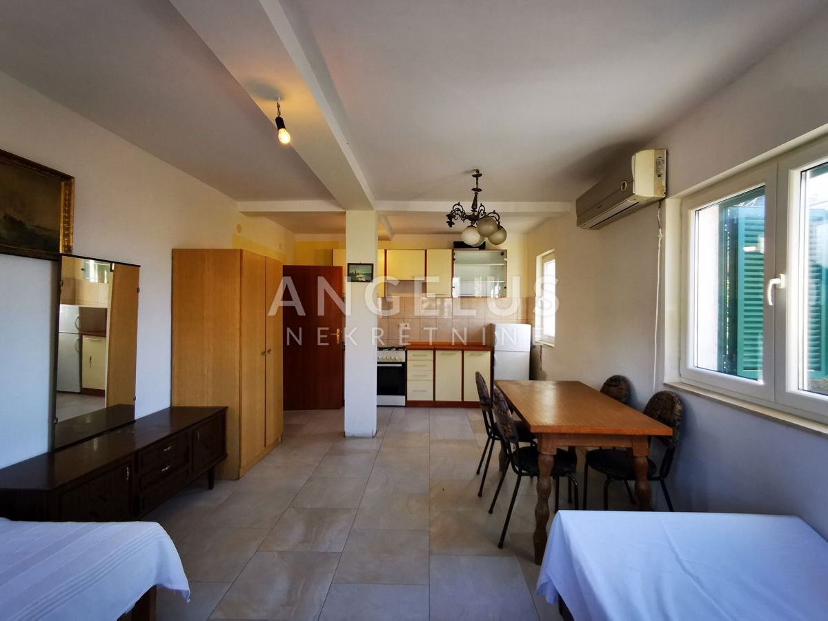 Šolta, Maslinica - enosobno stanovanje v centru Maslinice, 43 m2 PRODAJA