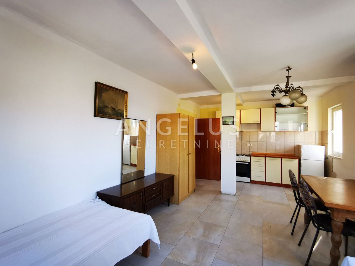 Šolta, Maslinica - enosobno stanovanje v centru Maslinice, 43 m2 PRODAJA