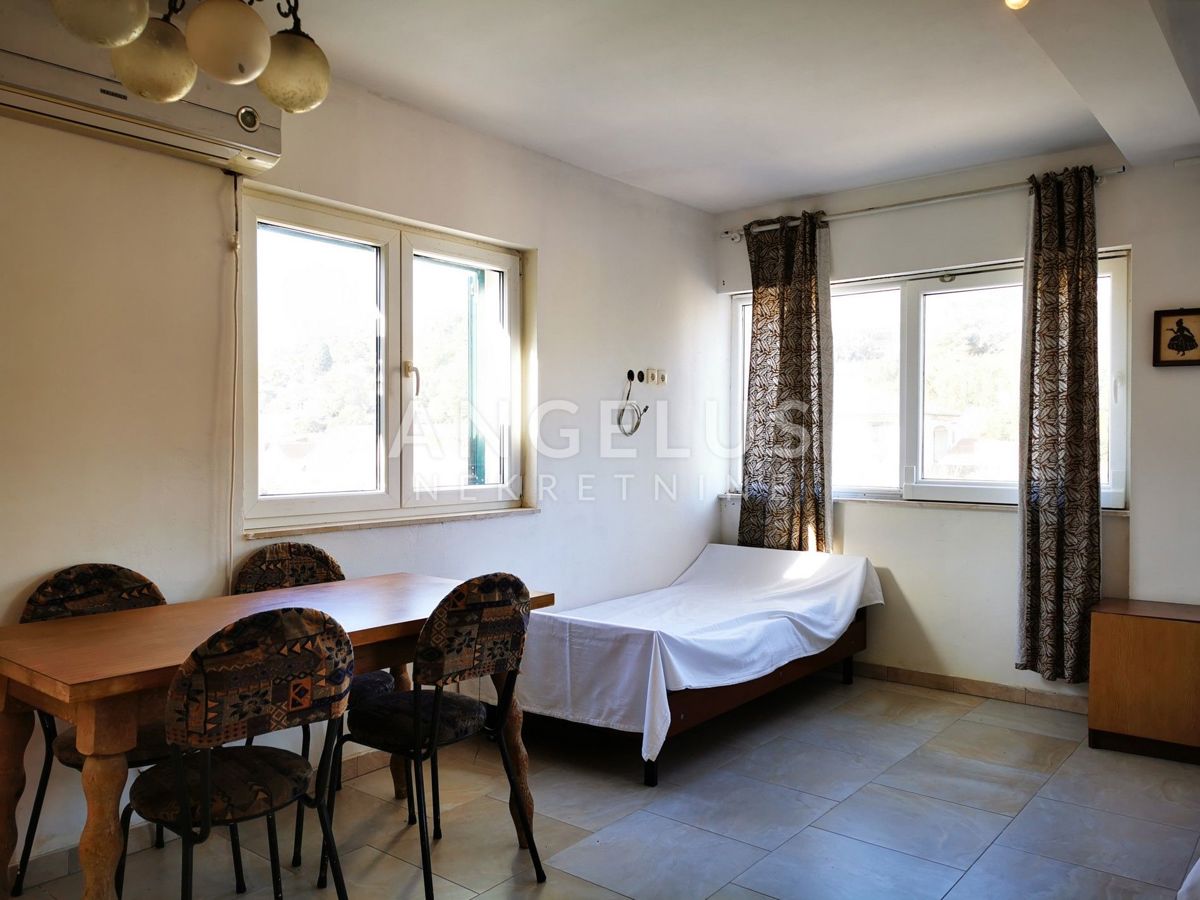 Šolta, Maslinica - enosobno stanovanje v centru Maslinice, 43 m2 PRODAJA