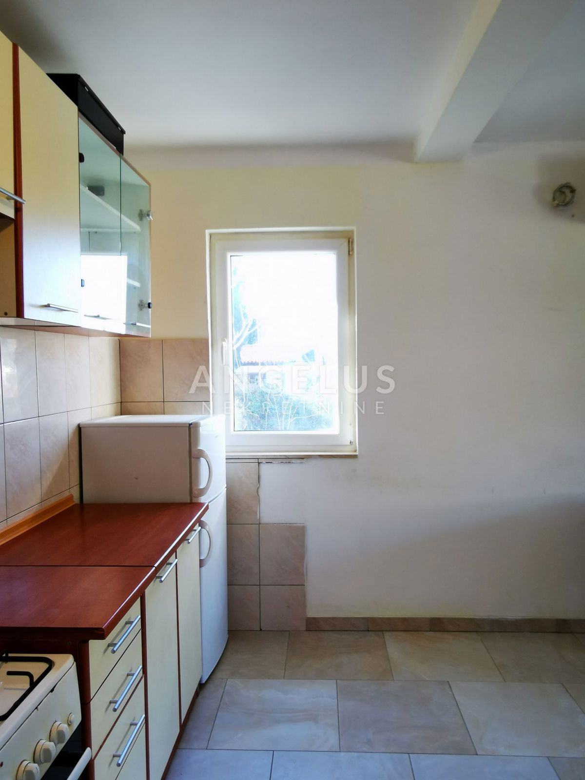 Šolta, Maslinica - enosobno stanovanje v centru Maslinice, 43 m2 PRODAJA