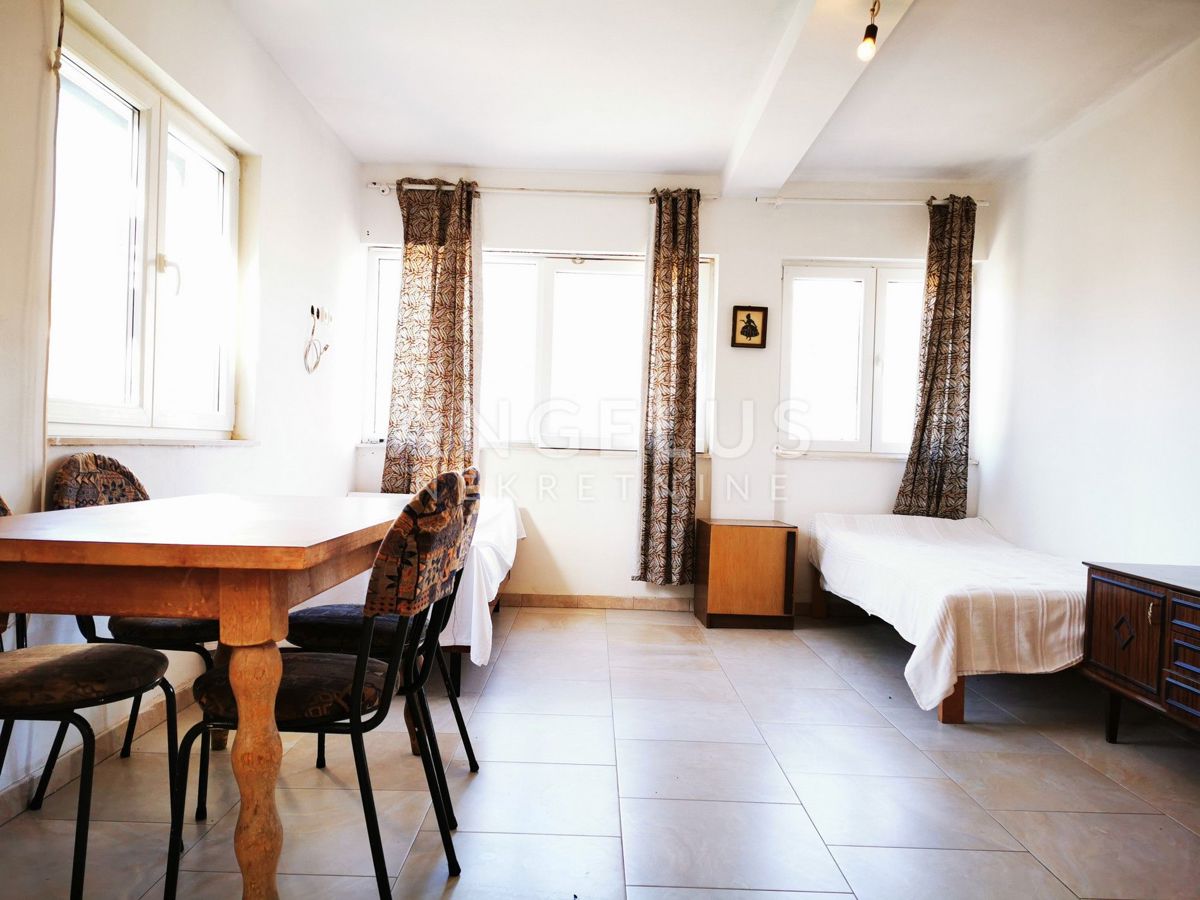 Šolta, Maslinica - enosobno stanovanje v centru Maslinice, 43 m2 PRODAJA