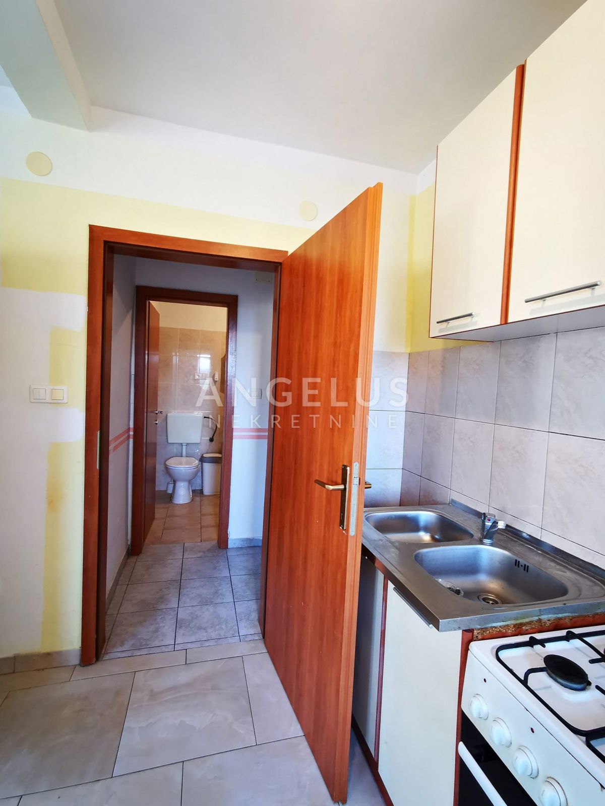 Šolta, Maslinica - enosobno stanovanje v centru Maslinice, 43 m2 PRODAJA