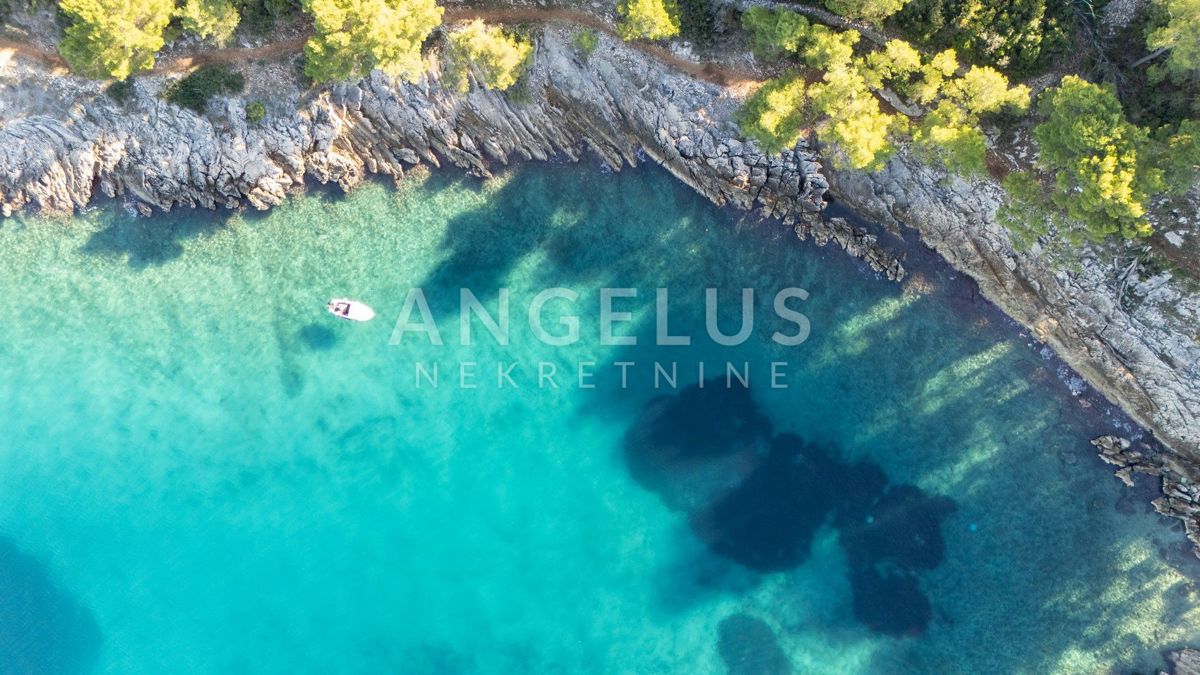 Šolta - grad.zemljišče s pogledom na morje, 867 m2, PRODAJA