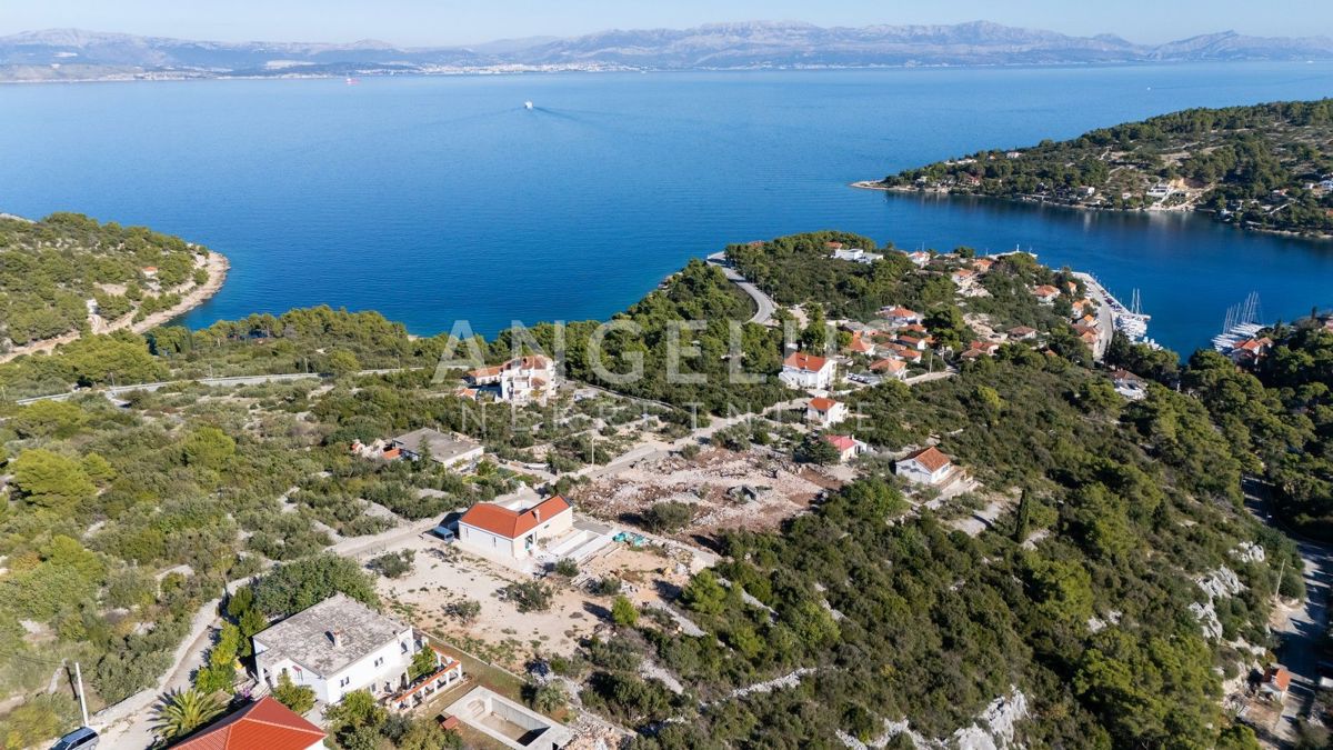 Šolta - grad.zemljišče s pogledom na morje, 867 m2, PRODAJA