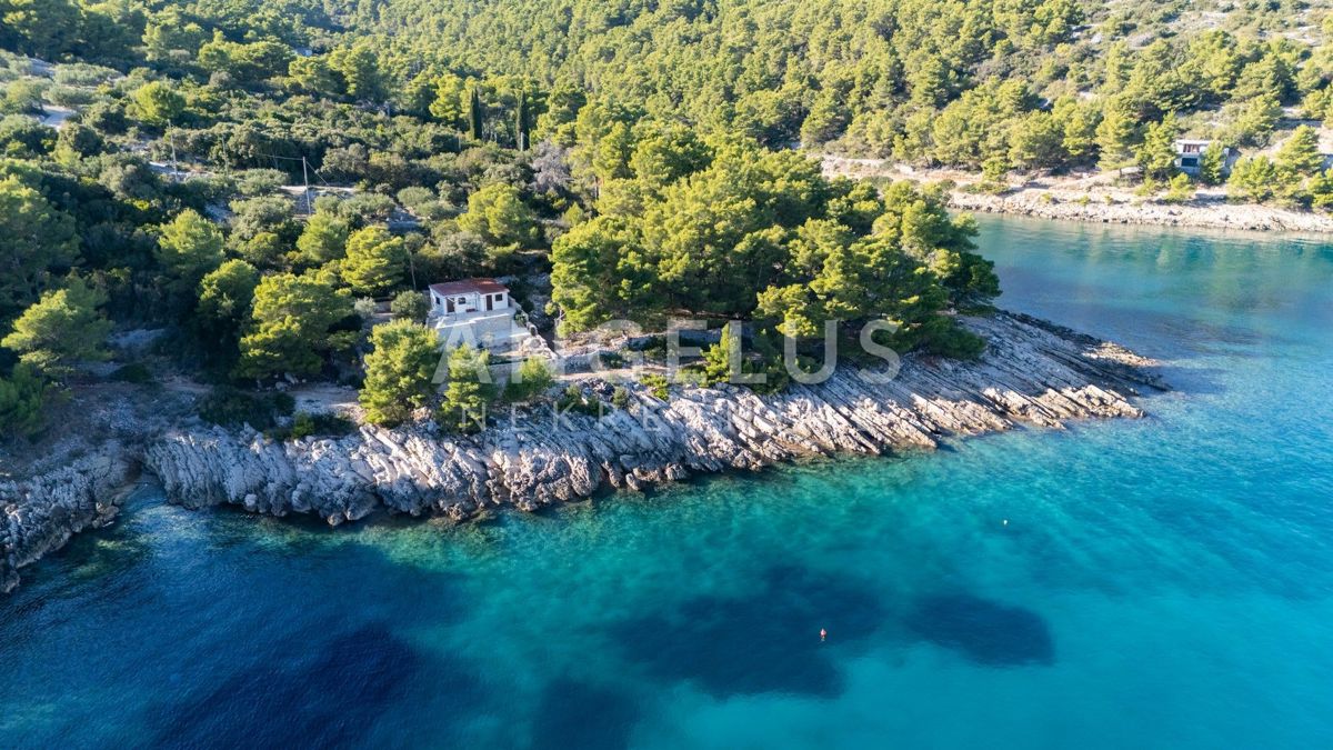 Šolta - grad.zemljišče s pogledom na morje, 867 m2, PRODAJA