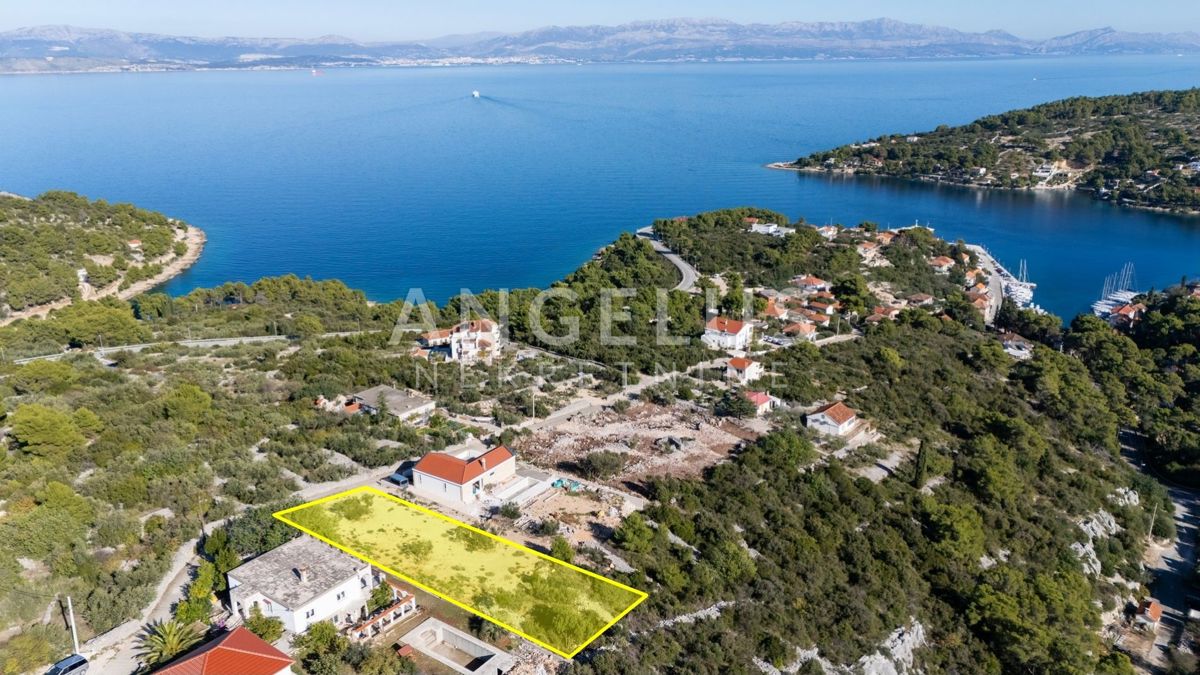 Šolta - grad.zemljišče s pogledom na morje, 867 m2, PRODAJA