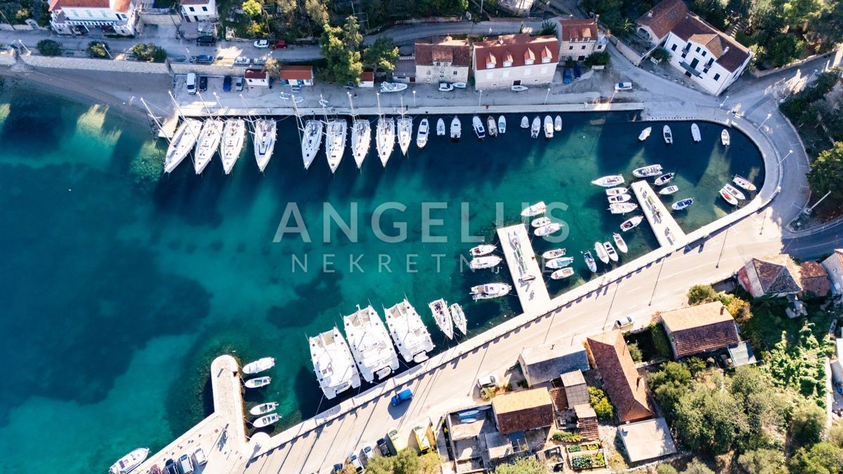 Šolta - grad.zemljišče s pogledom na morje, 867 m2, PRODAJA