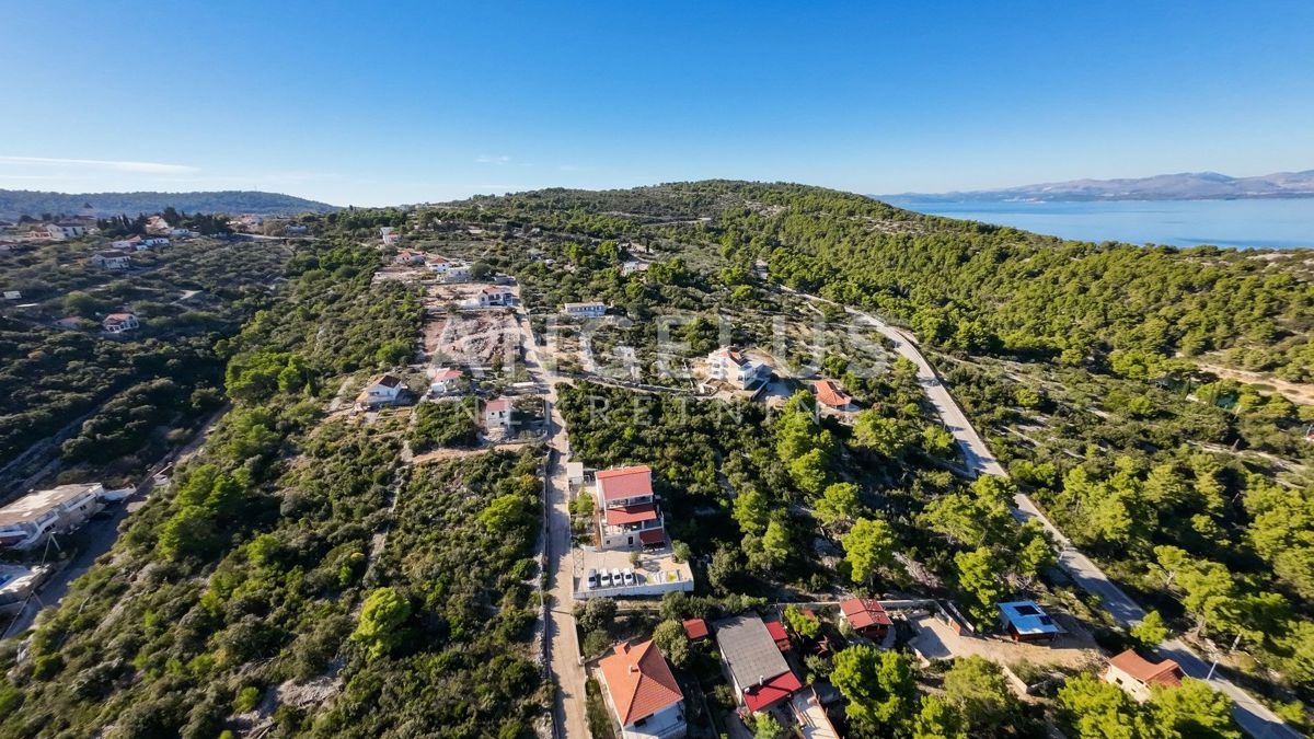 Šolta - grad.zemljišče s pogledom na morje, 867 m2, PRODAJA