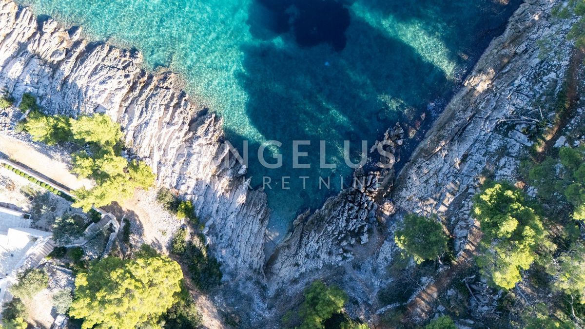 Šolta - grad.zemljišče s pogledom na morje, 867 m2, PRODAJA