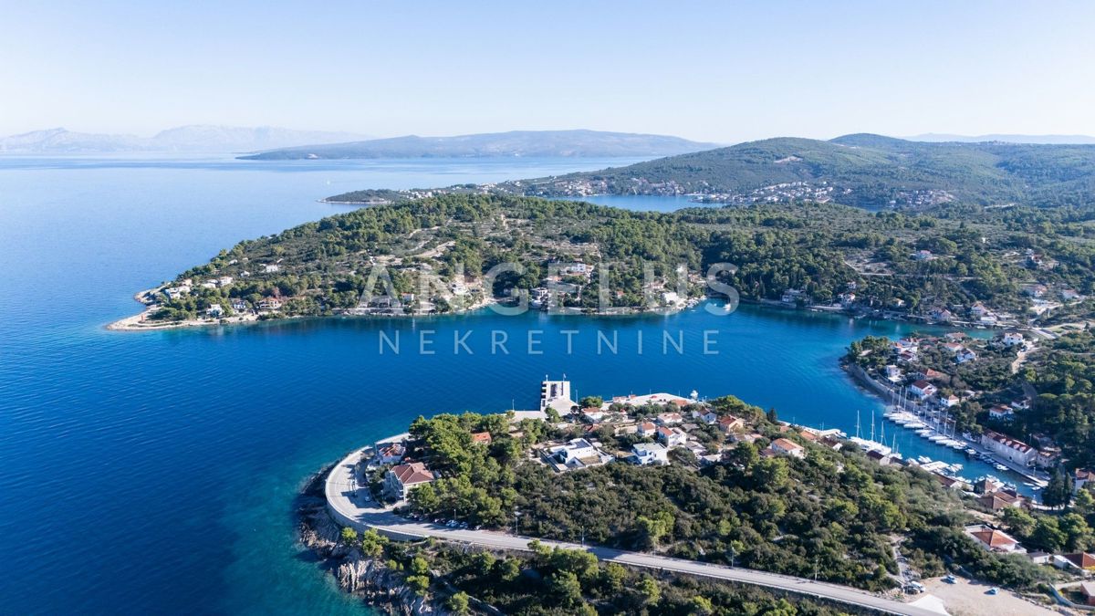 Šolta - grad.zemljišče s pogledom na morje, 867 m2, PRODAJA
