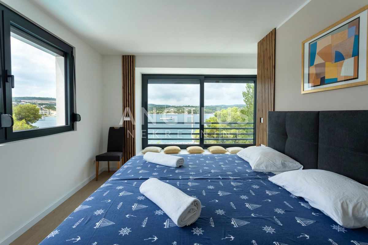 Šolta, Nečujam - novozgrajena ekskluzivna vila ob morju, PRODAJA