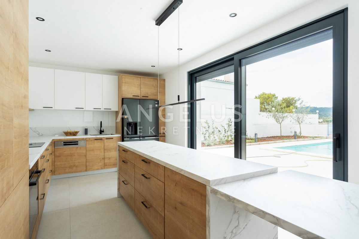 Šolta, Nečujam - novozgrajena ekskluzivna vila ob morju, PRODAJA