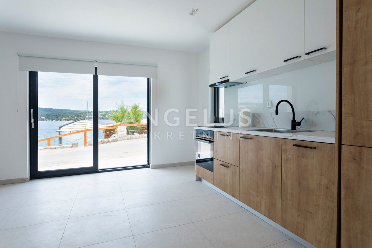 Šolta, Nečujam - novozgrajena ekskluzivna vila ob morju, PRODAJA