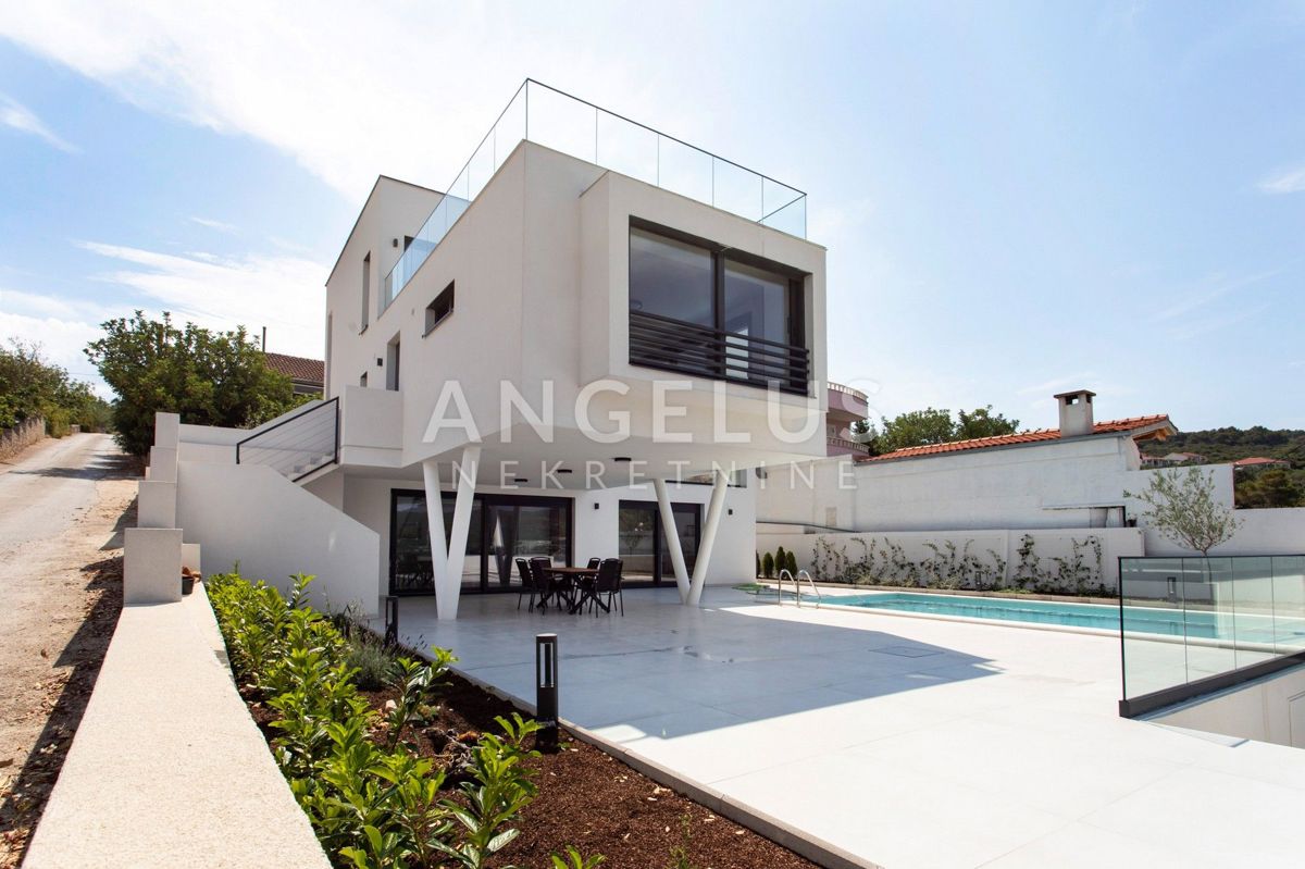 Šolta, Nečujam - novozgrajena ekskluzivna vila ob morju, PRODAJA