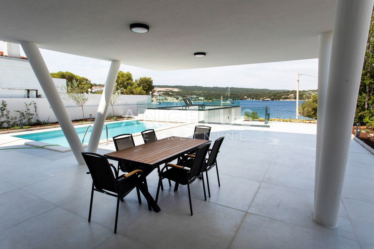 Šolta, Nečujam - novozgrajena ekskluzivna vila ob morju, PRODAJA