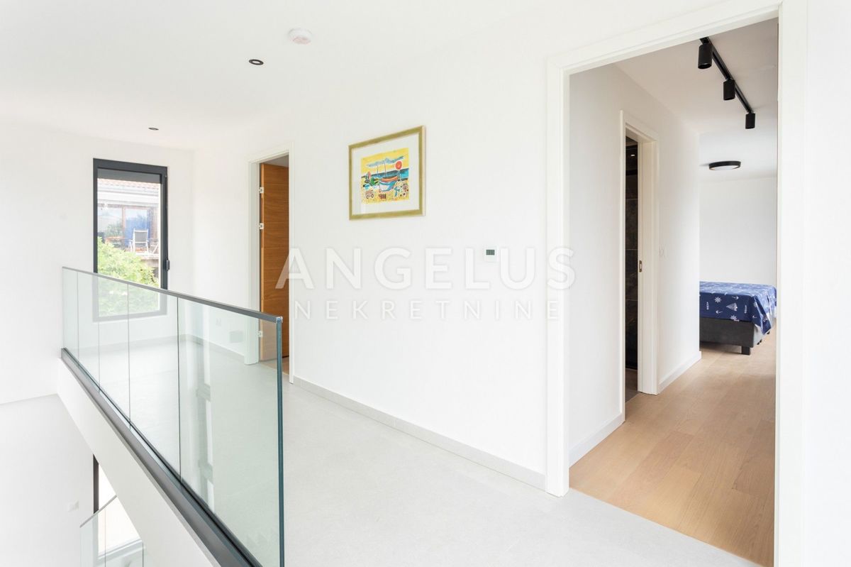 Šolta, Nečujam - novozgrajena ekskluzivna vila ob morju, PRODAJA