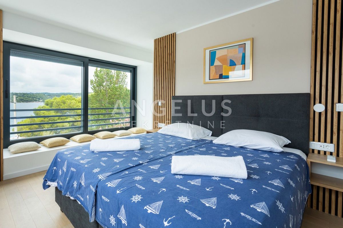 Šolta, Nečujam - novozgrajena ekskluzivna vila ob morju, PRODAJA