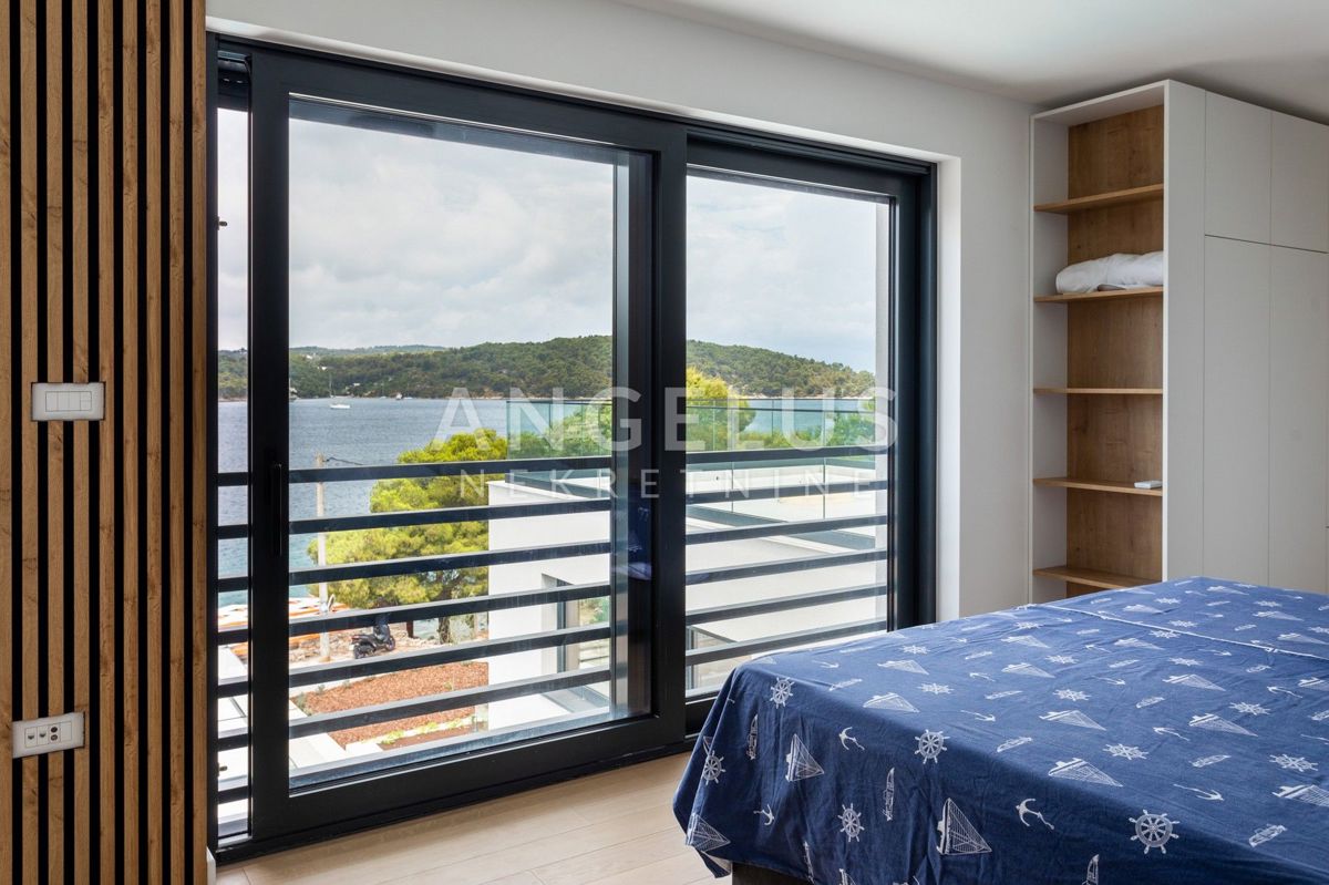 Šolta, Nečujam - novozgrajena ekskluzivna vila ob morju, PRODAJA