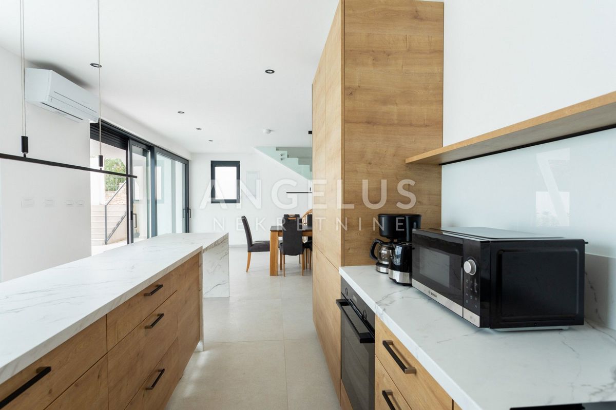 Šolta, Nečujam - novozgrajena ekskluzivna vila ob morju, PRODAJA