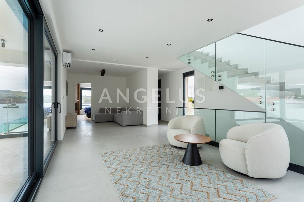 Šolta, Nečujam - novozgrajena ekskluzivna vila ob morju, PRODAJA