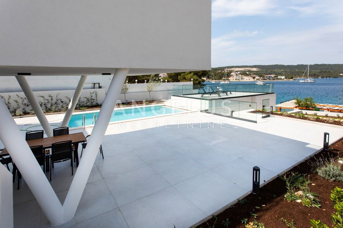 Šolta, Nečujam - novozgrajena ekskluzivna vila ob morju, PRODAJA