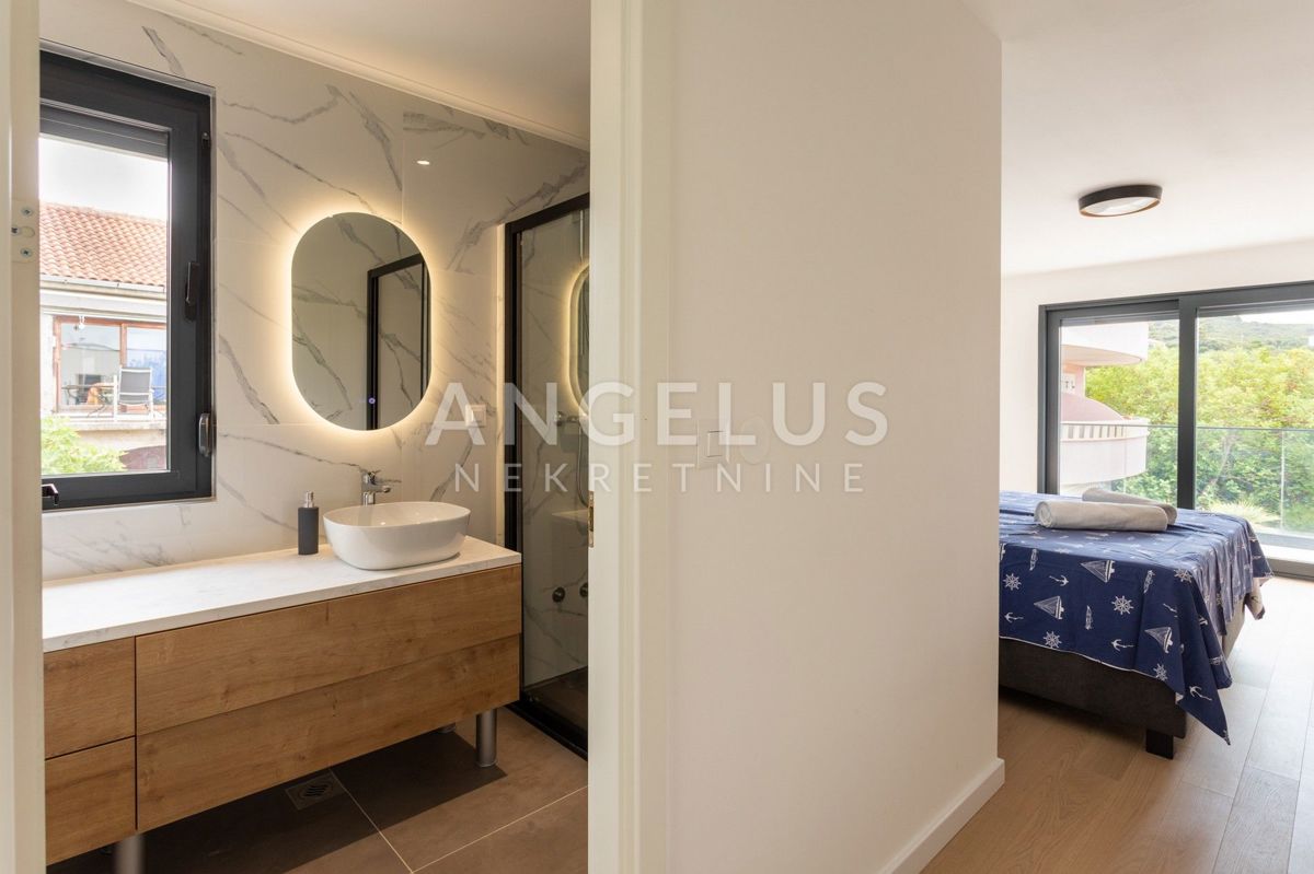 Šolta, Nečujam - novozgrajena ekskluzivna vila ob morju, PRODAJA