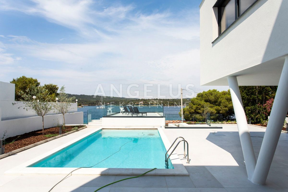 Šolta, Nečujam - novozgrajena ekskluzivna vila ob morju, PRODAJA