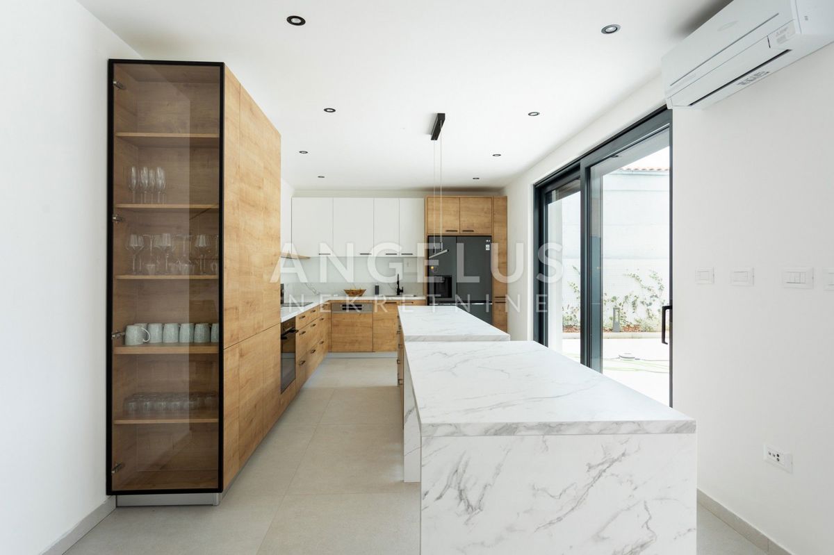 Šolta, Nečujam - novozgrajena ekskluzivna vila ob morju, PRODAJA