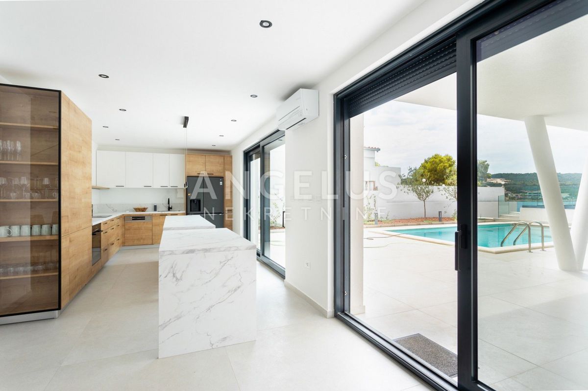 Šolta, Nečujam - novozgrajena ekskluzivna vila ob morju, PRODAJA