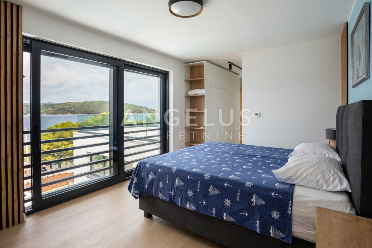 Šolta, Nečujam - novozgrajena ekskluzivna vila ob morju, PRODAJA