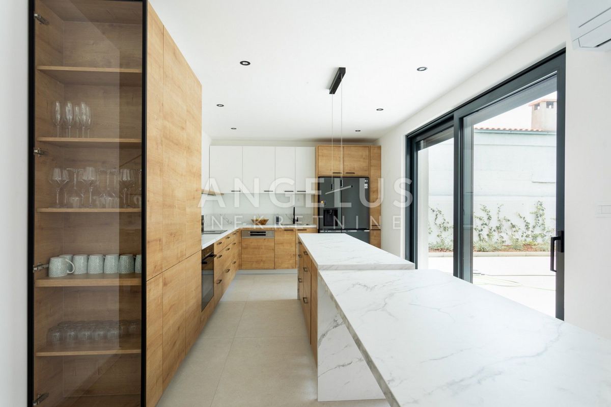 Šolta, Nečujam - novozgrajena ekskluzivna vila ob morju, PRODAJA