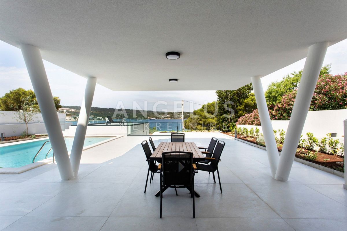 Šolta, Nečujam - novozgrajena ekskluzivna vila ob morju, PRODAJA