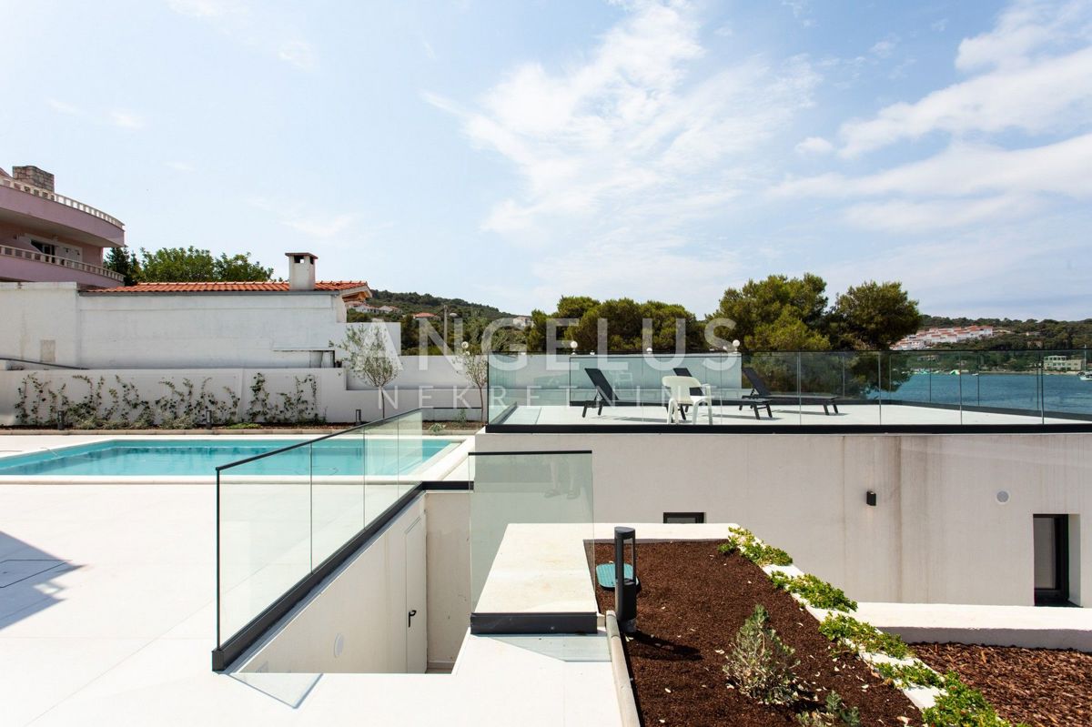 Šolta, Nečujam - novozgrajena ekskluzivna vila ob morju, PRODAJA