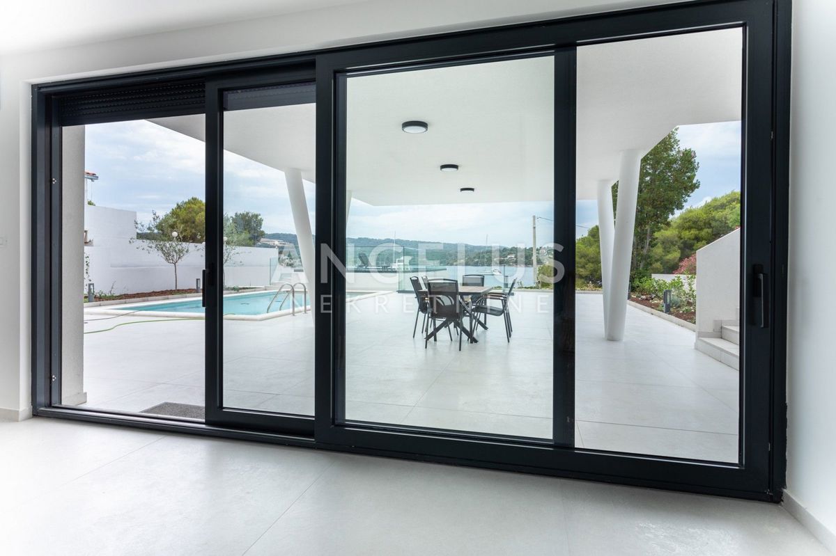 Šolta, Nečujam - novozgrajena ekskluzivna vila ob morju, PRODAJA