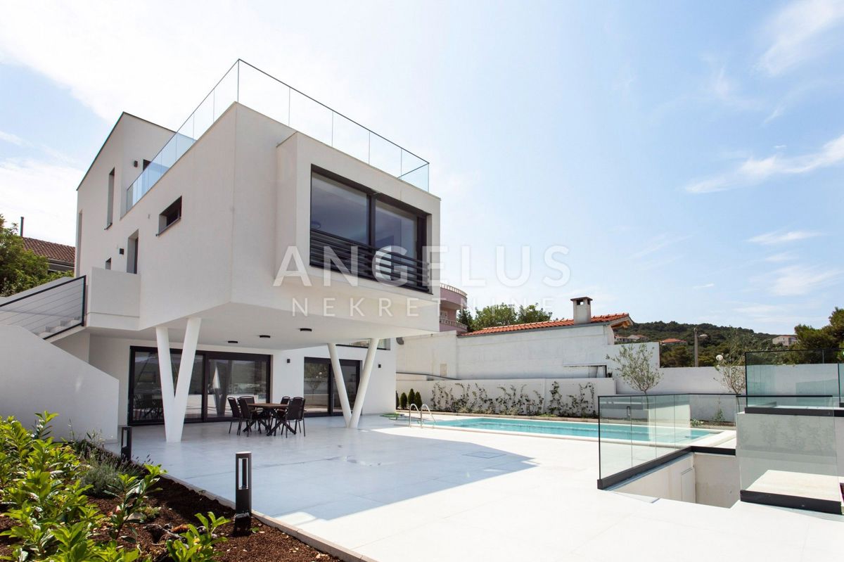 Šolta, Nečujam - novozgrajena ekskluzivna vila ob morju, PRODAJA